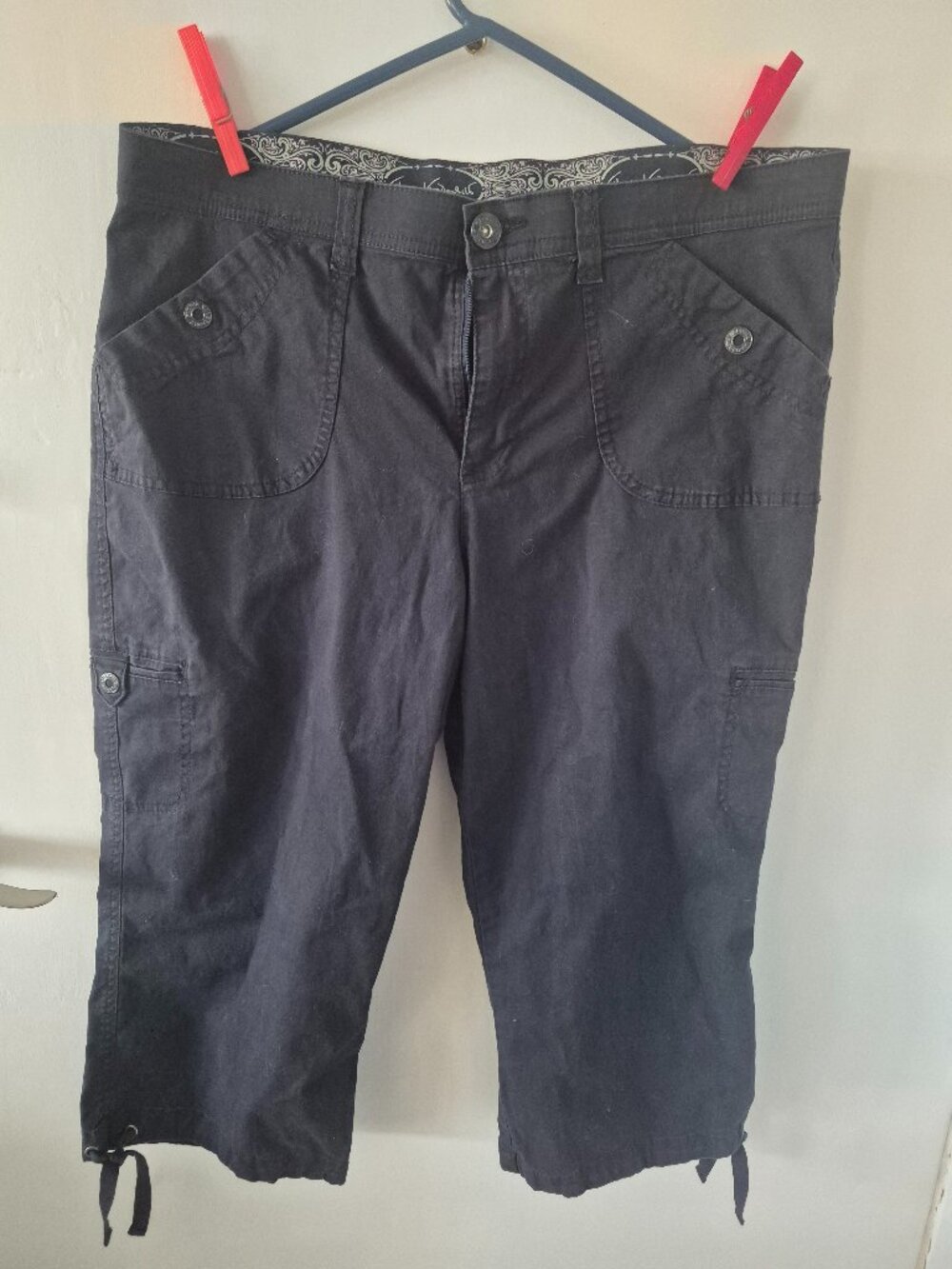 Twill cargo capris